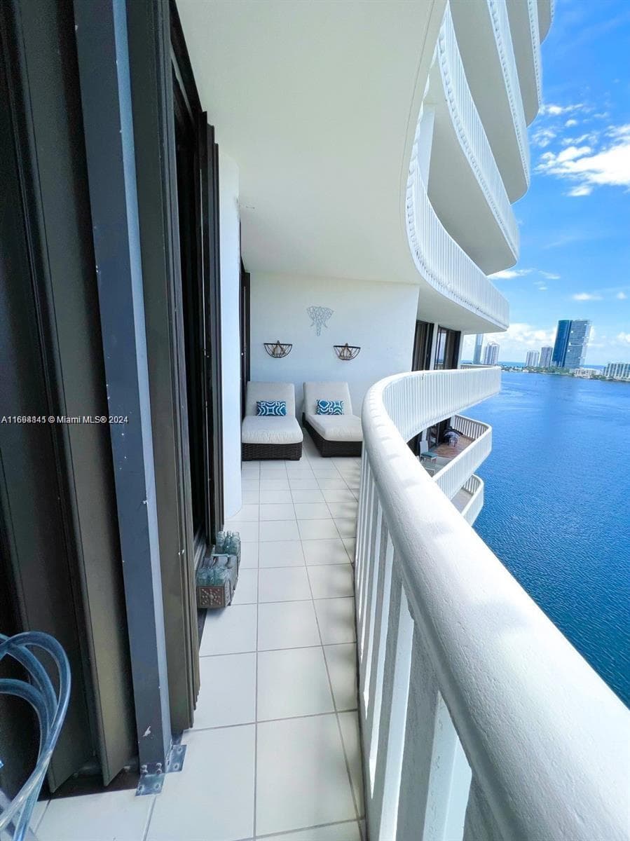 3000 Island Blvd # 1201, Aventura FL 33160 — 23