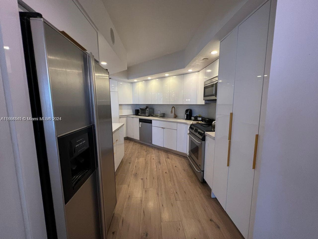 3000 Island Blvd # 1201, Aventura FL 33160 — 13