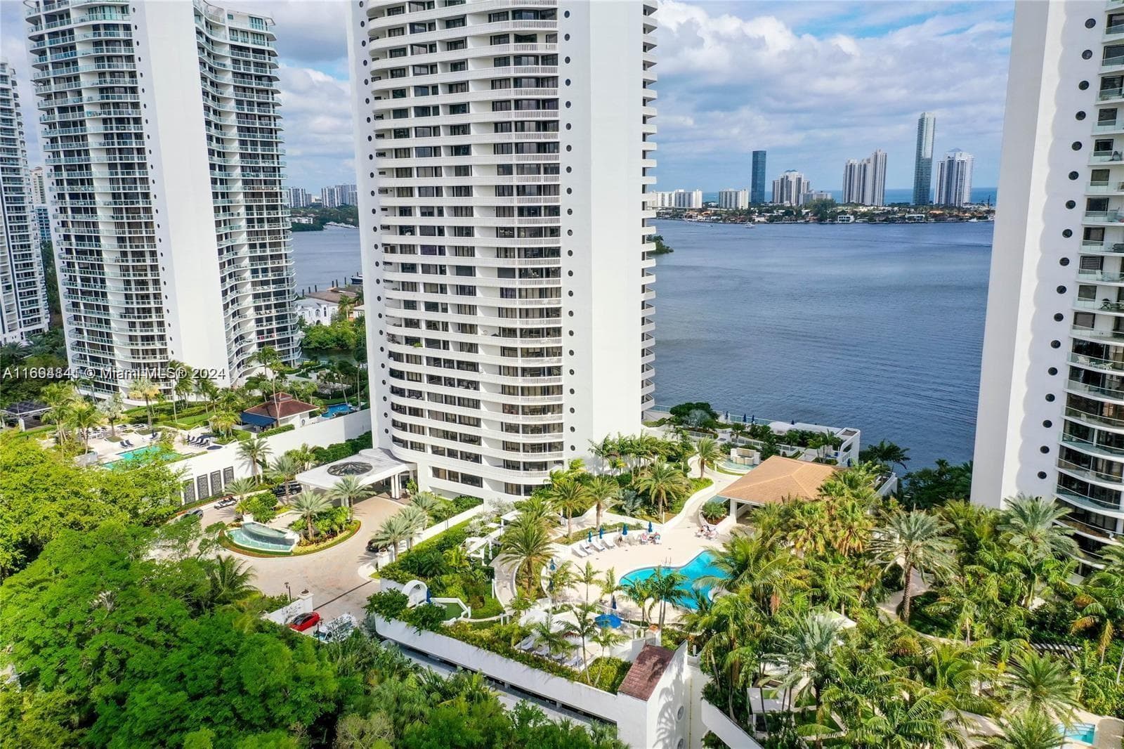 3000 Island Blvd # 1201, Aventura FL 33160 — 57