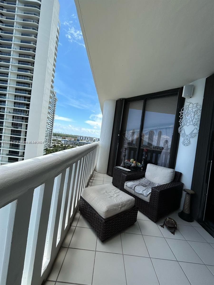 3000 Island Blvd # 1201, Aventura FL 33160 — 26