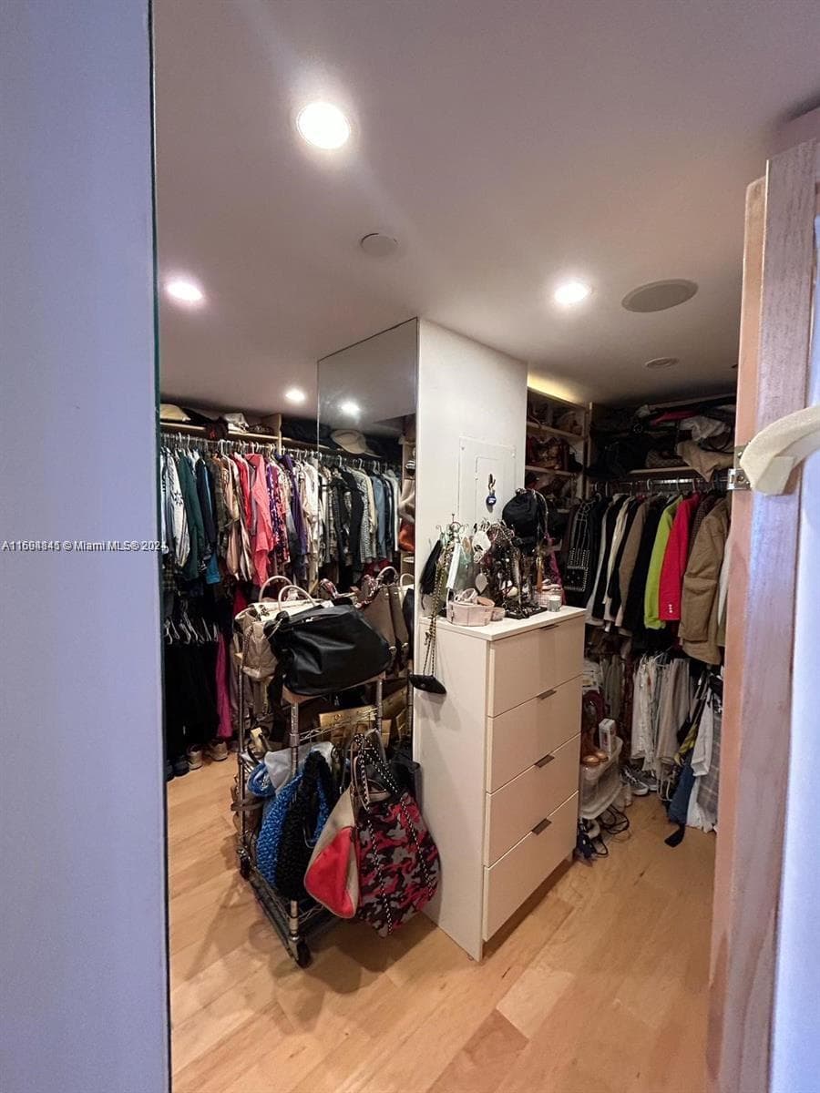 3000 Island Blvd # 1201, Aventura FL 33160 — 22
