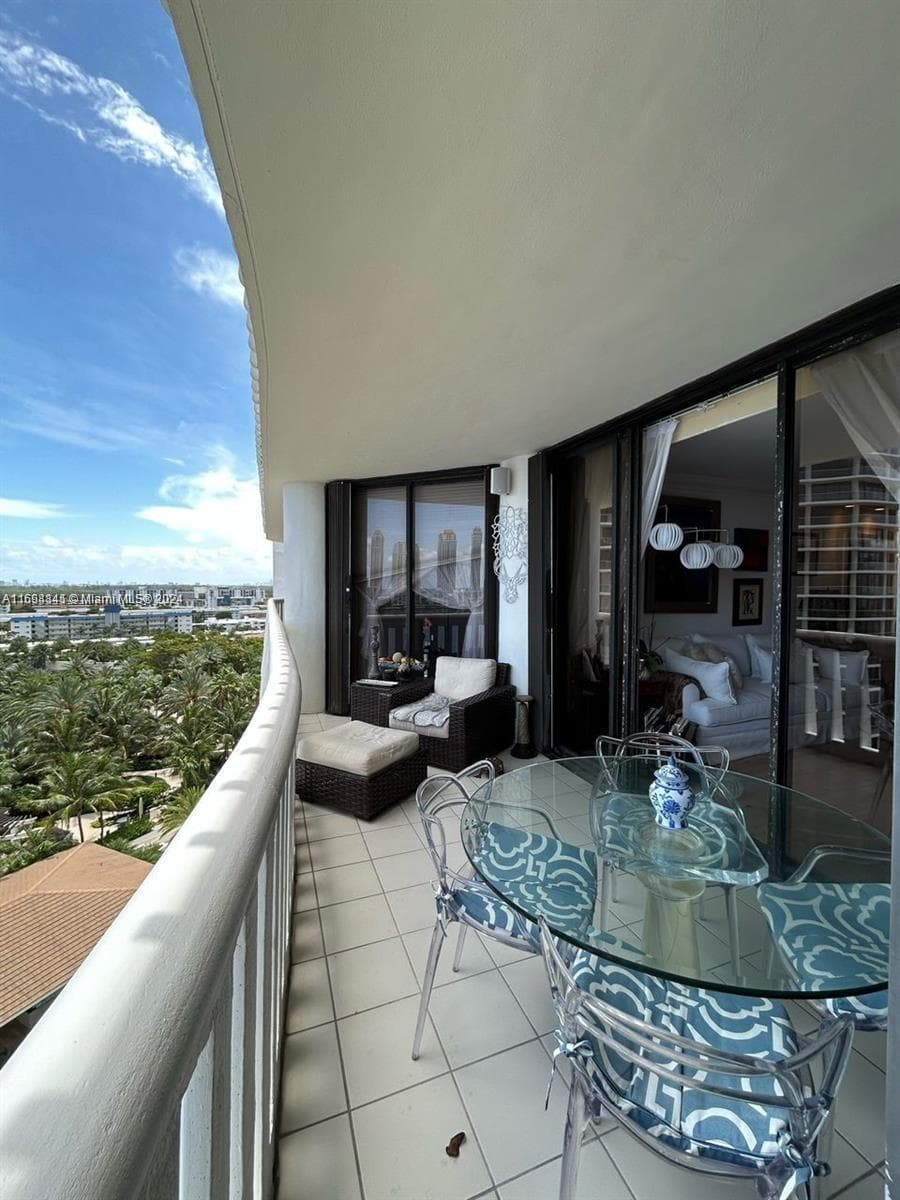 3000 Island Blvd # 1201, Aventura FL 33160 — 24
