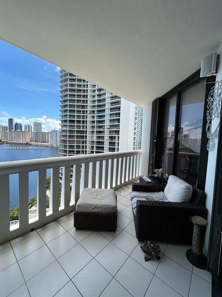 3000 Island Blvd # 1201, Aventura FL 33160 — 25