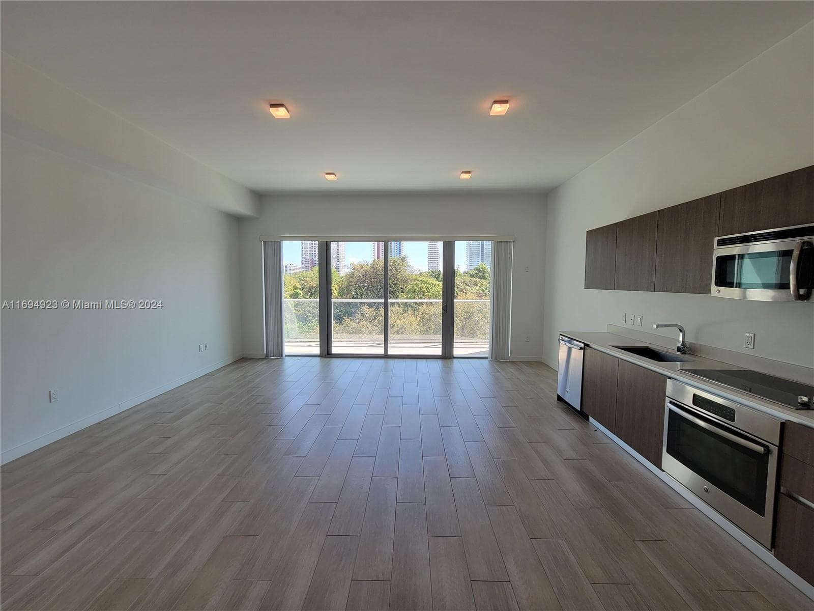1600 SW 1 Ave # 411, Miami FL 33129 — 3