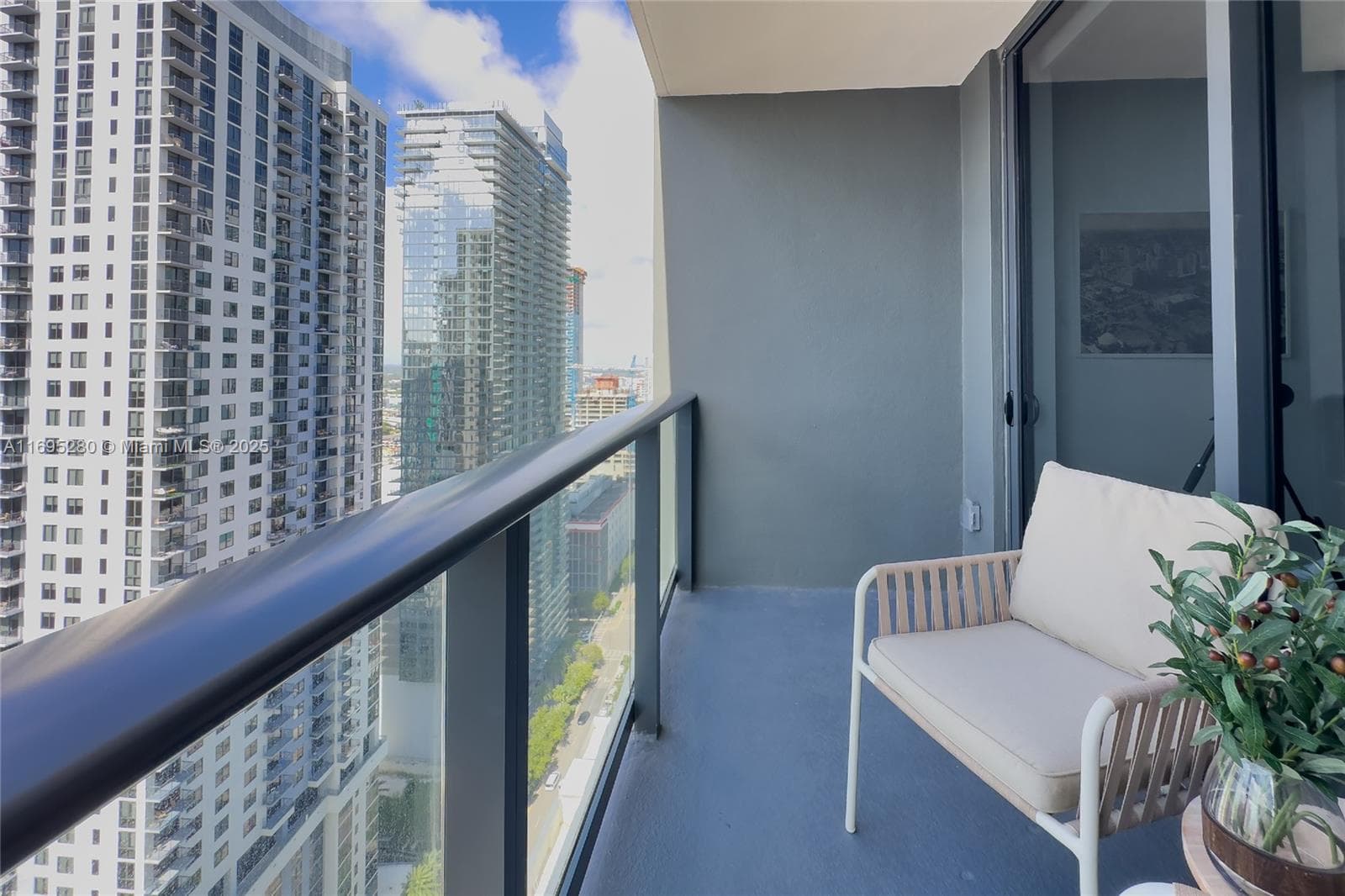 159 NE 6TH ST # 2704, Miami FL 33132 — 24