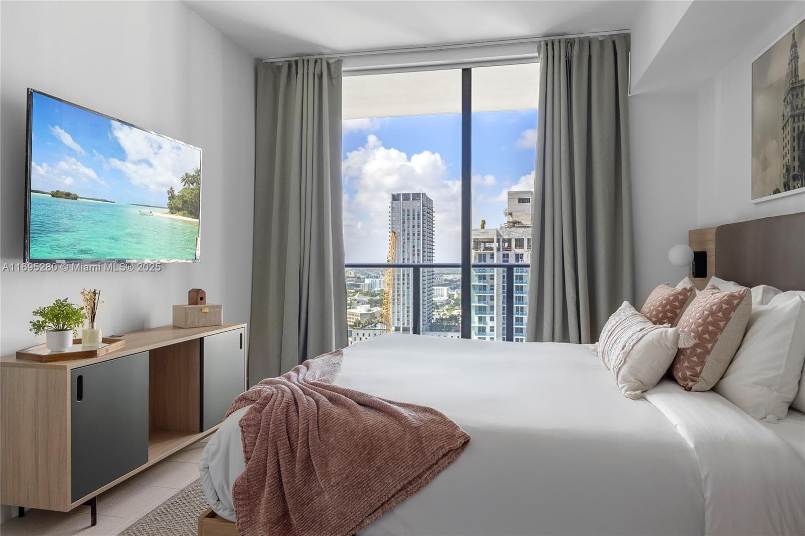 159 NE 6TH ST # 2704, Miami FL 33132 — 14