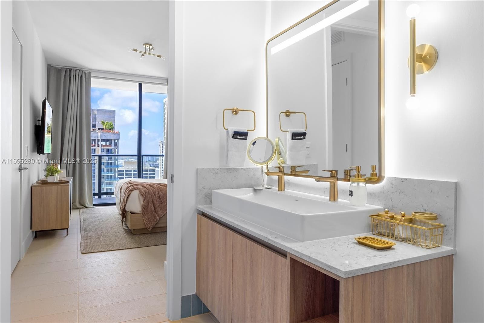 159 NE 6TH ST # 2704, Miami FL 33132 — 21
