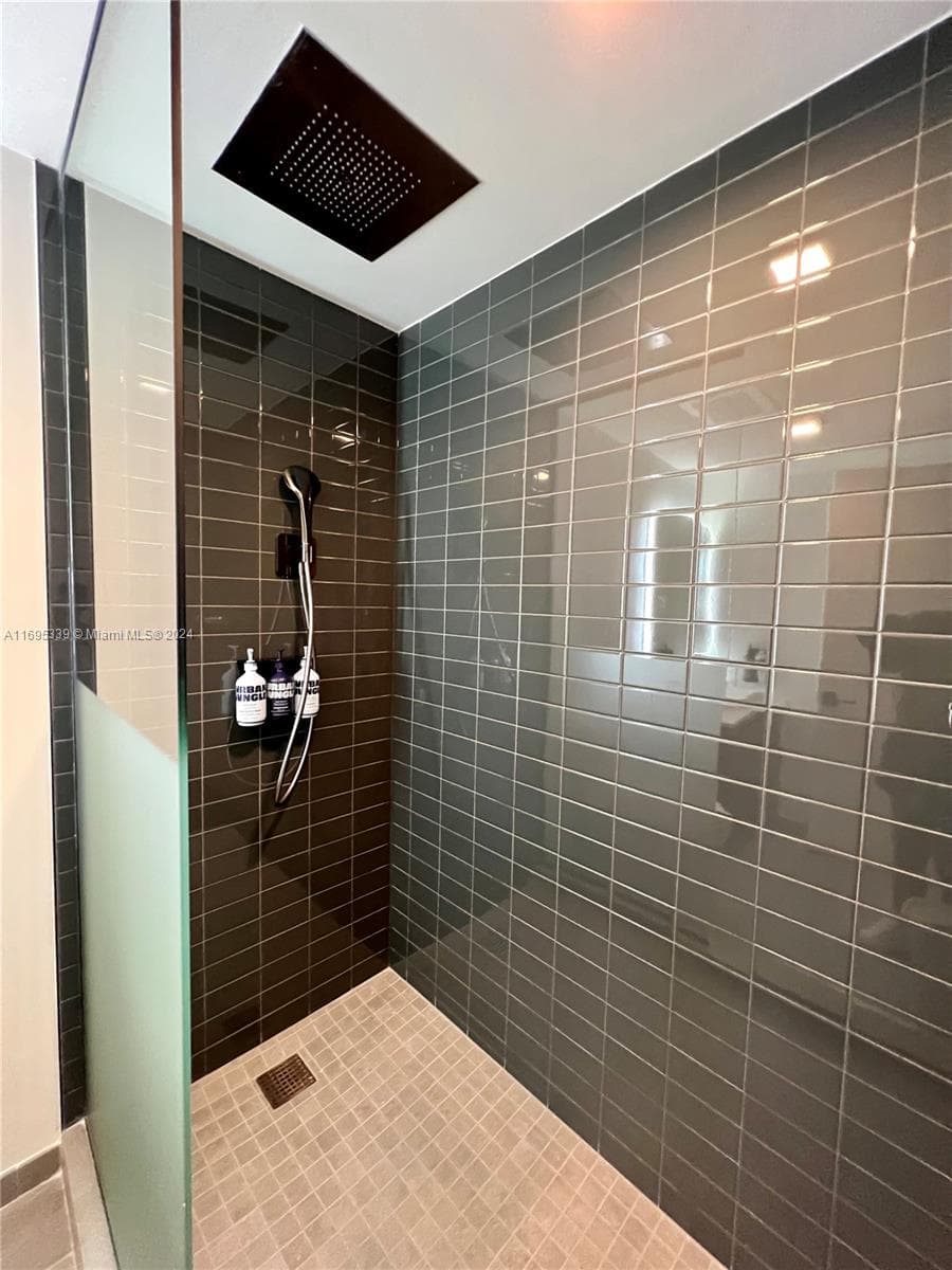 227 NE 2nd St # 2613, Miami FL 33132 — 13