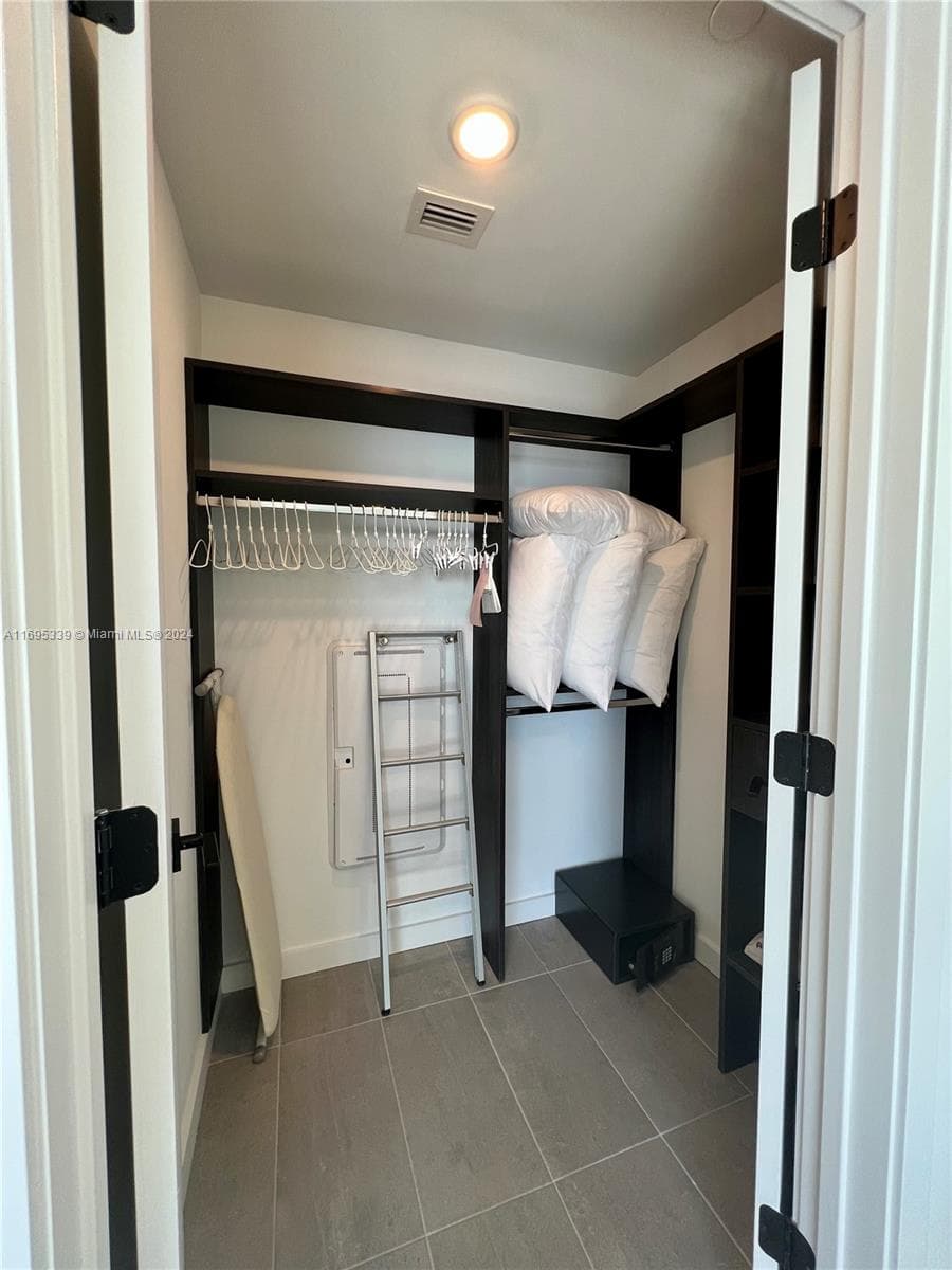 227 NE 2nd St # 2613, Miami FL 33132 — 16