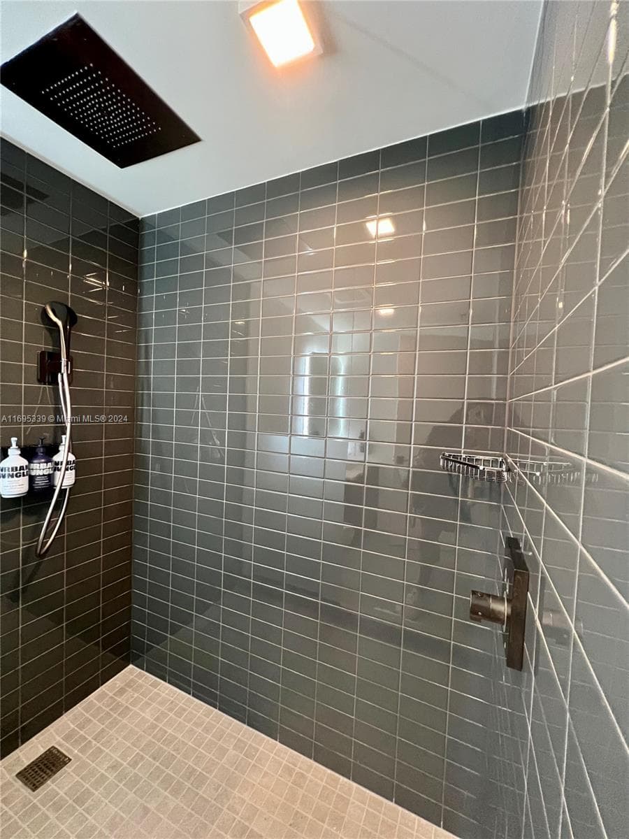 227 NE 2nd St # 2613, Miami FL 33132 — 12