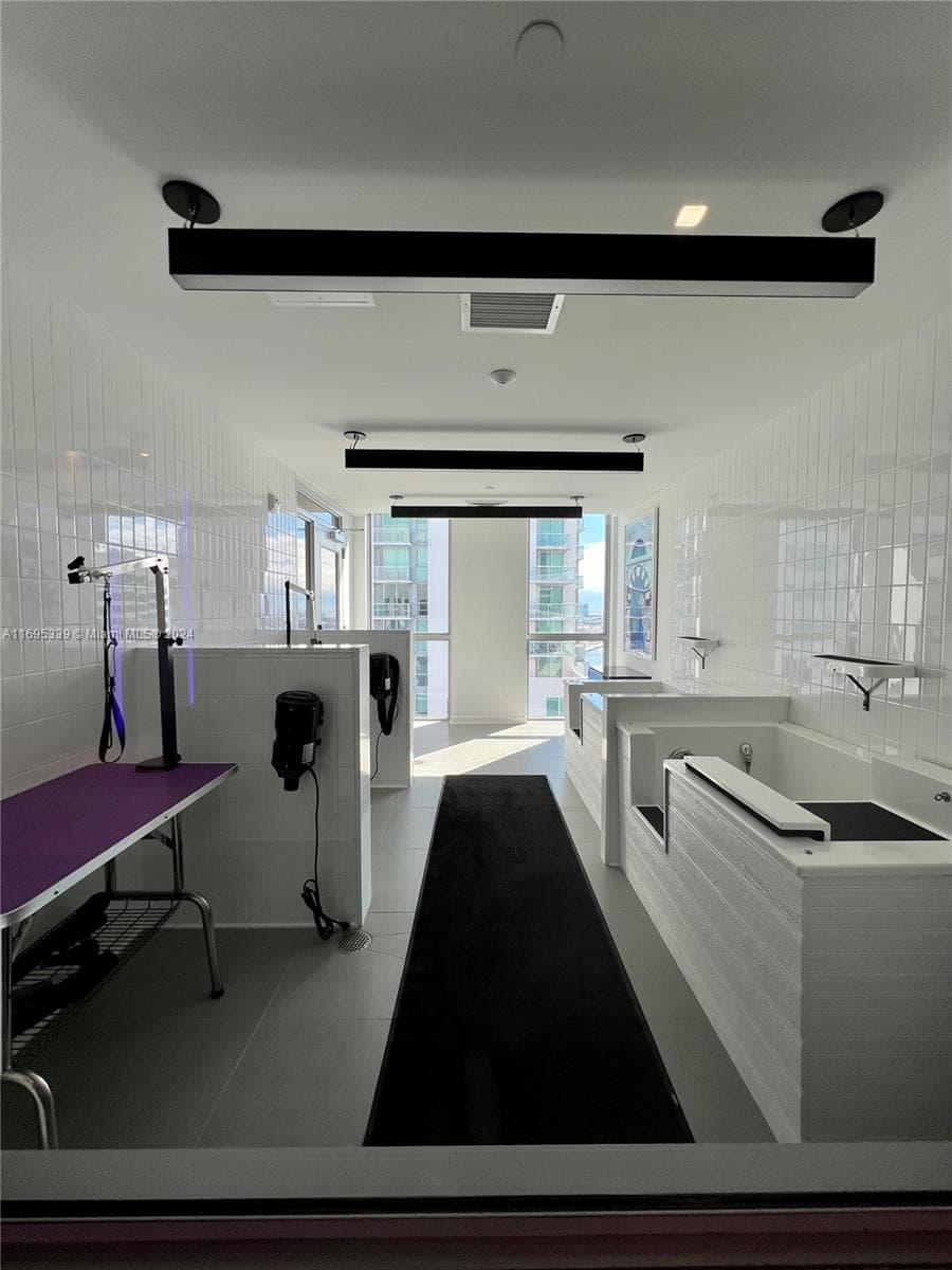 227 NE 2nd St # 2613, Miami FL 33132 — 36