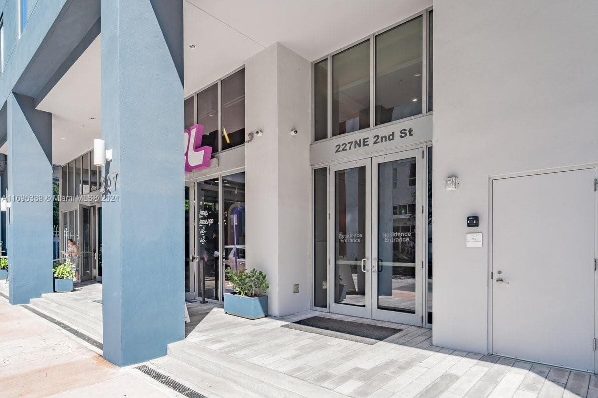 227 NE 2nd St # 2613, Miami FL 33132 — 1