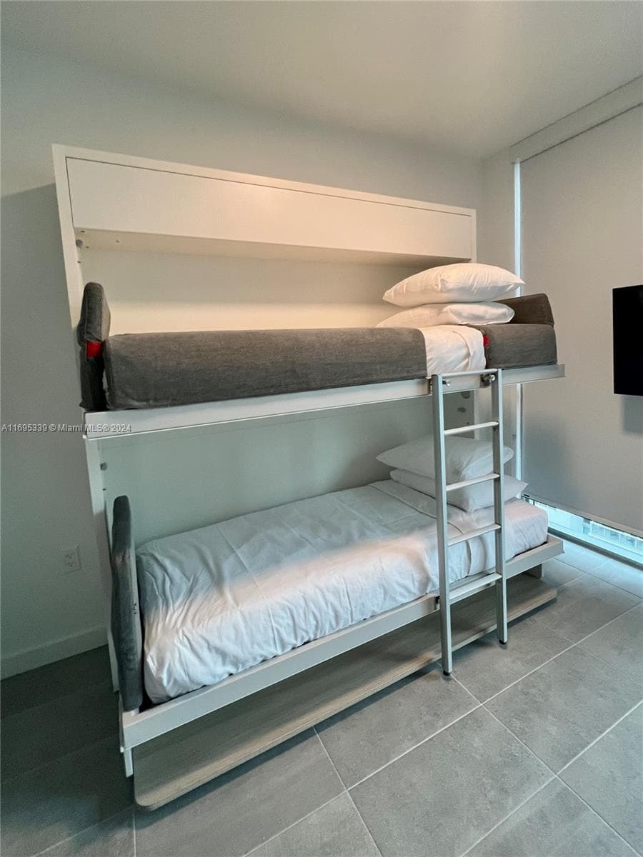 227 NE 2nd St # 2613, Miami FL 33132 — 9