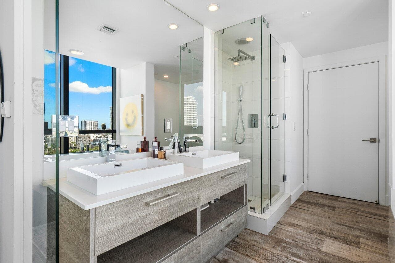 650 NE 32nd Street # 1508, Miami FL 33137 — 18