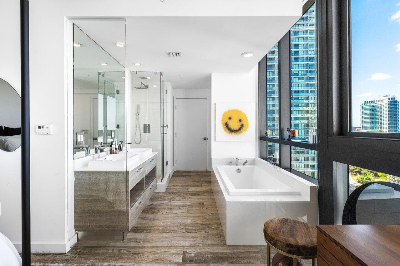 650 NE 32nd Street # 1508, Miami FL 33137 — 15