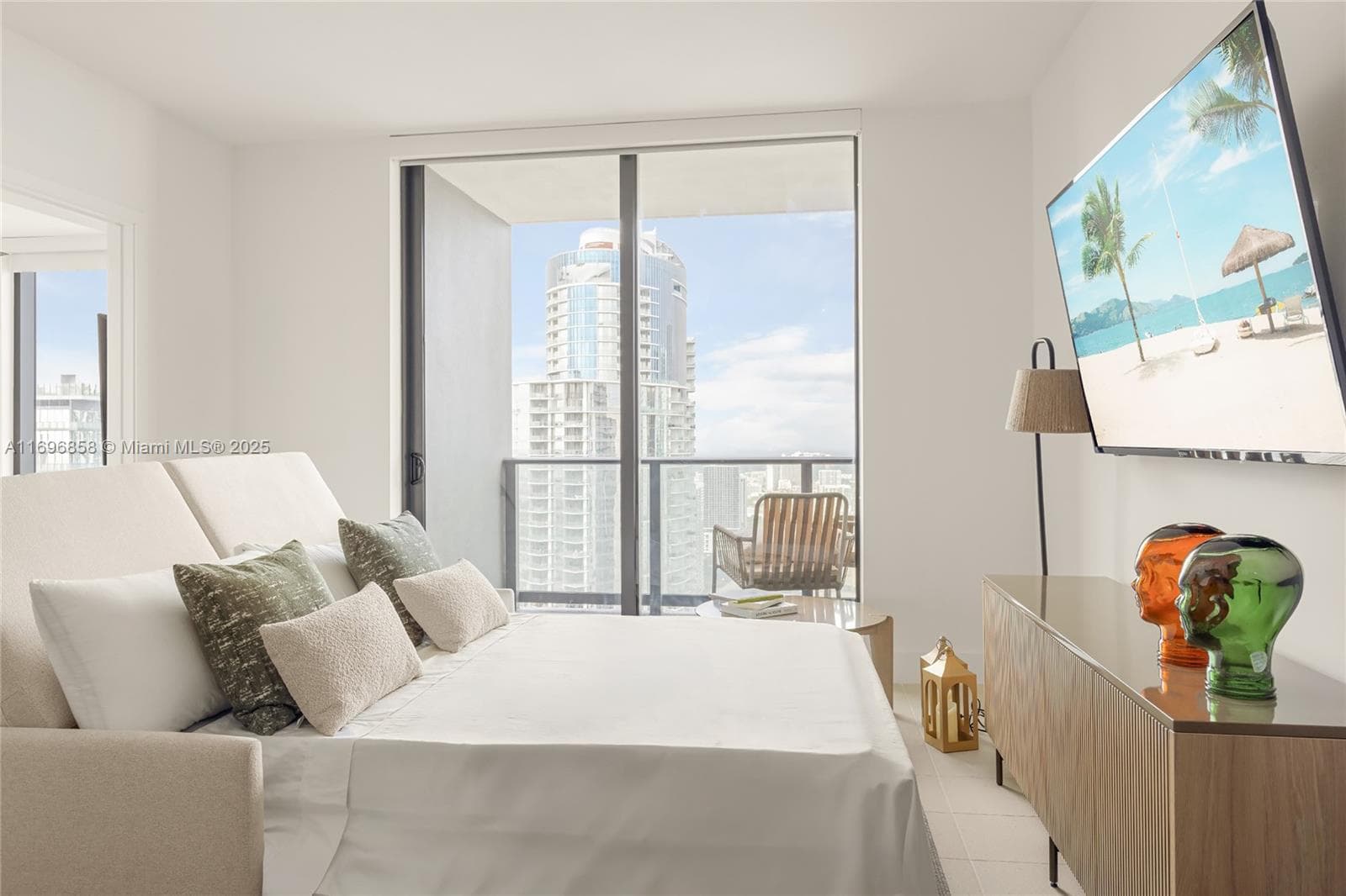 159 NE 6TH ST # 4513, Miami FL 33132 — 16
