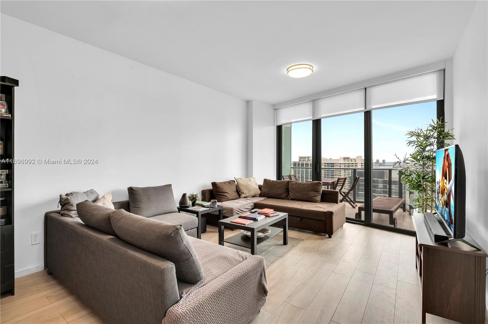 1300 S Miami Ave # 3704, Miami FL 33130 — 13