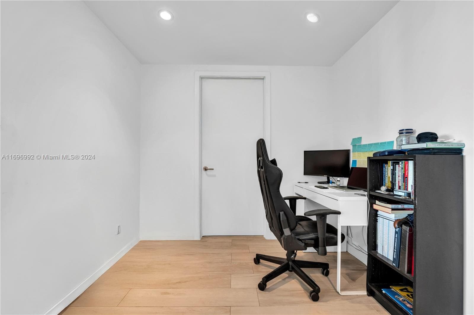 1300 S Miami Ave # 3704, Miami FL 33130 — 17