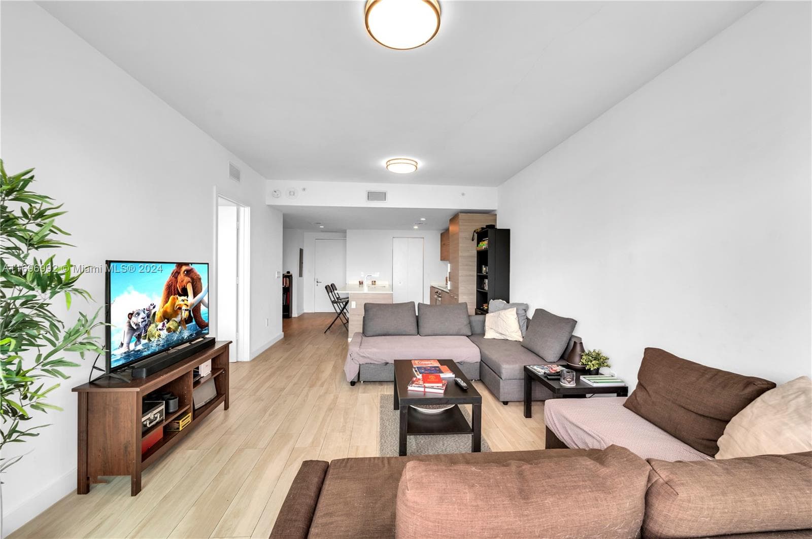 1300 S Miami Ave # 3704, Miami FL 33130 — 16