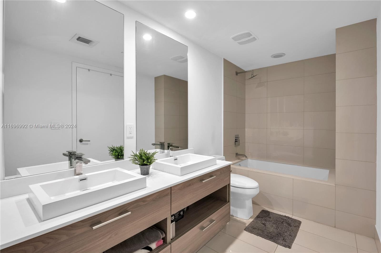 1300 S Miami Ave # 3704, Miami FL 33130 — 22