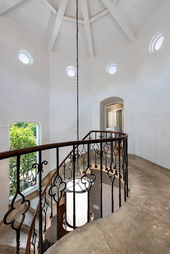 4745 Pine Tree Dr, Miami Beach FL 33140 — 13