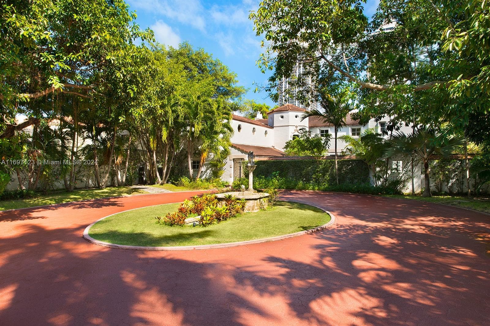 4745 Pine Tree Dr, Miami Beach FL 33140 — 26