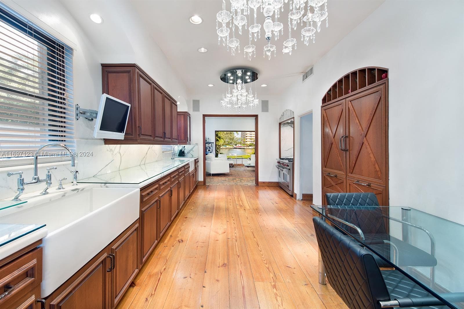 4745 Pine Tree Dr, Miami Beach FL 33140 — 9