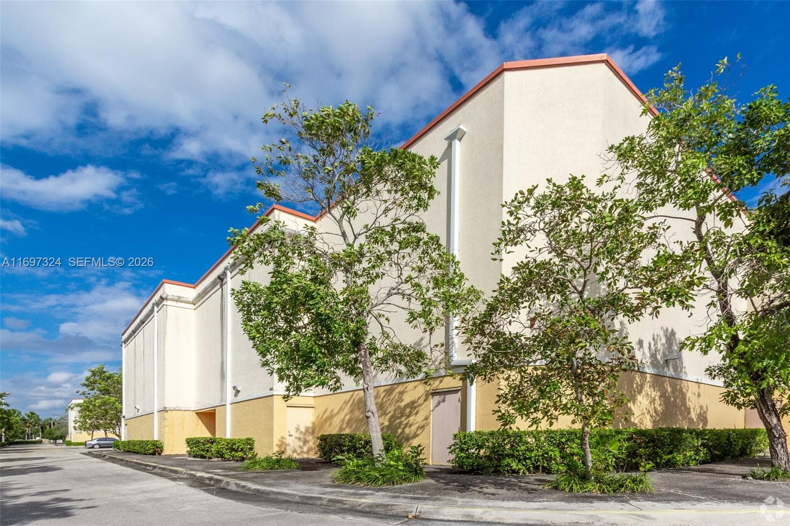 17355 NW 59th Ave, Hialeah FL 33015 — 5