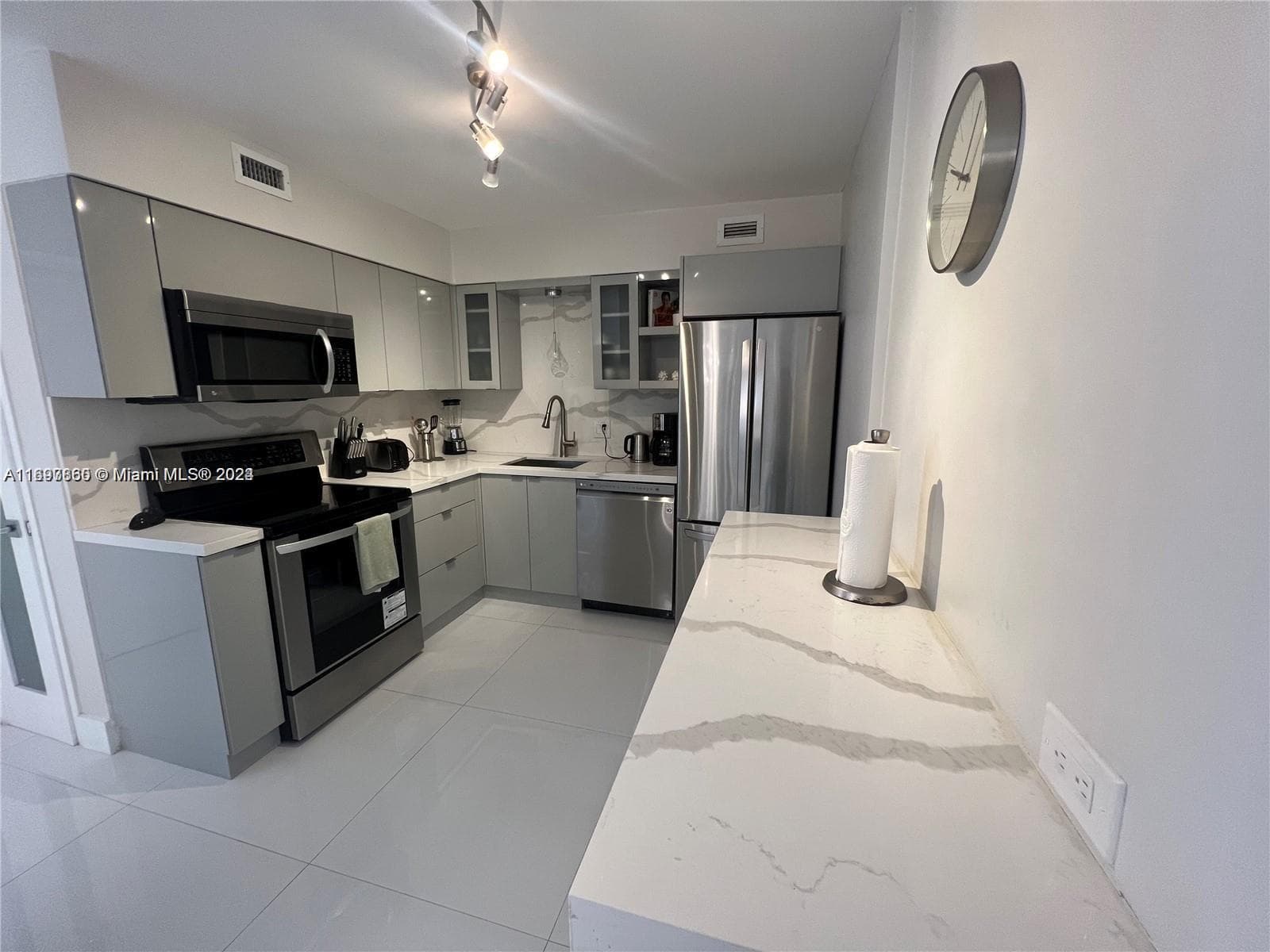 5161 COLLINS AVE # 1403, Miami Beach FL 33140 — 9