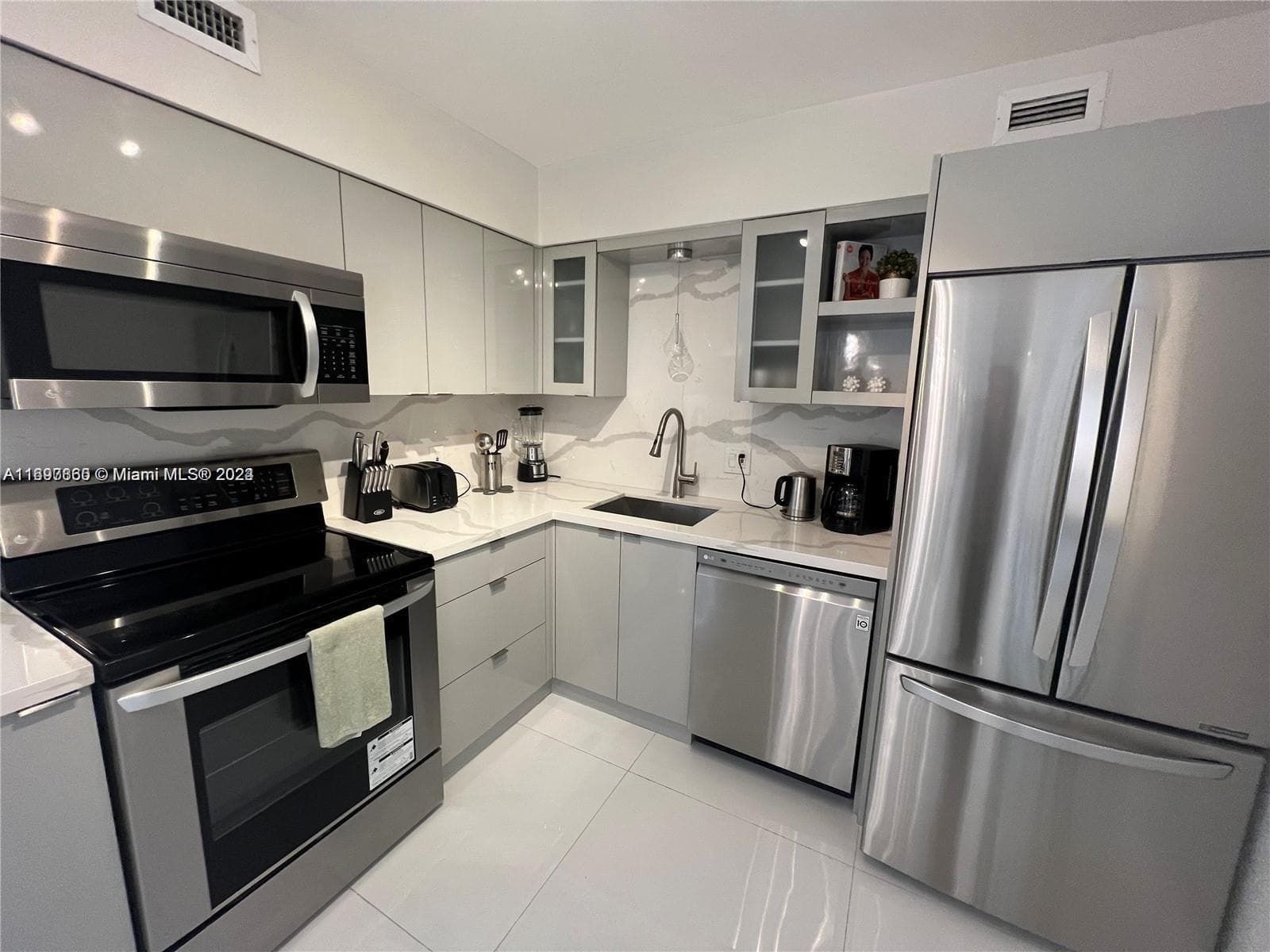 5161 COLLINS AVE # 1403, Miami Beach FL 33140 — 18