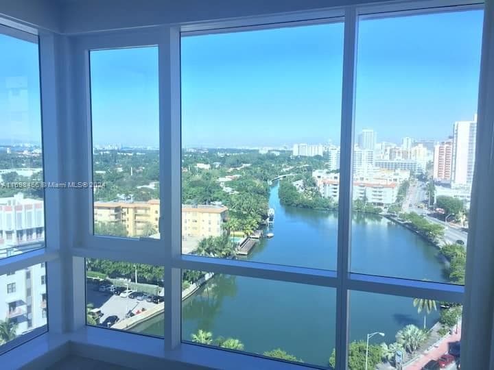 102 24th St # 1421, Miami Beach FL 33139 — 23