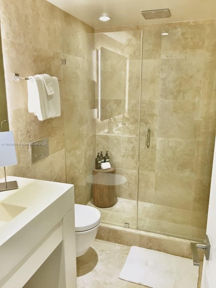 102 24th St # 1421, Miami Beach FL 33139 — 27