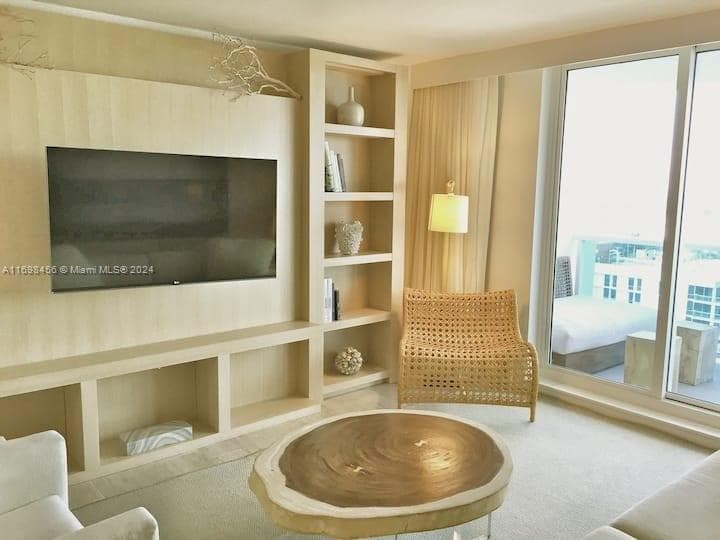 102 24th St # 1421, Miami Beach FL 33139 — 17