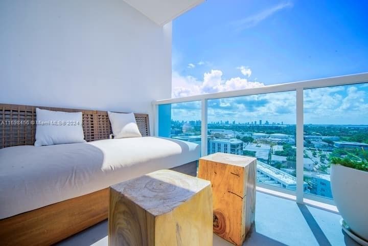 102 24th St # 1421, Miami Beach FL 33139 — 22