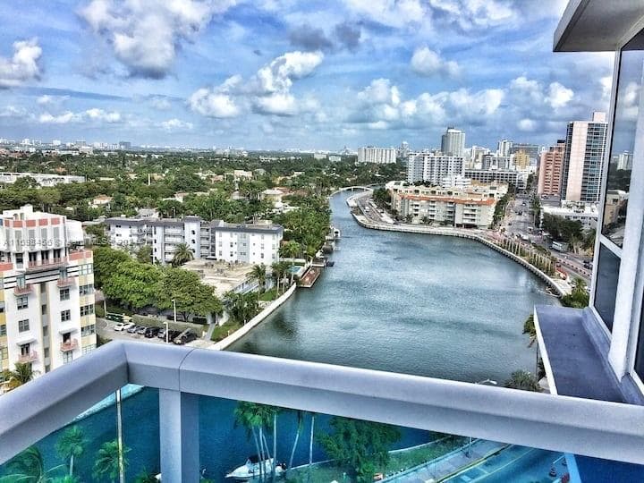 102 24th St # 1421, Miami Beach FL 33139 — 36