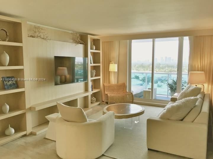 102 24th St # 1421, Miami Beach FL 33139 — 18
