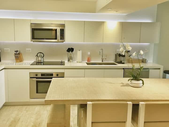 102 24th St # 1421, Miami Beach FL 33139 — 19