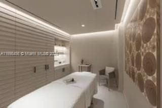 102 24th St # 1421, Miami Beach FL 33139 — 4