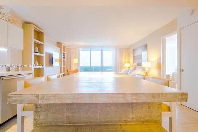 102 24th St # 1021, Miami Beach FL 33139 — 17