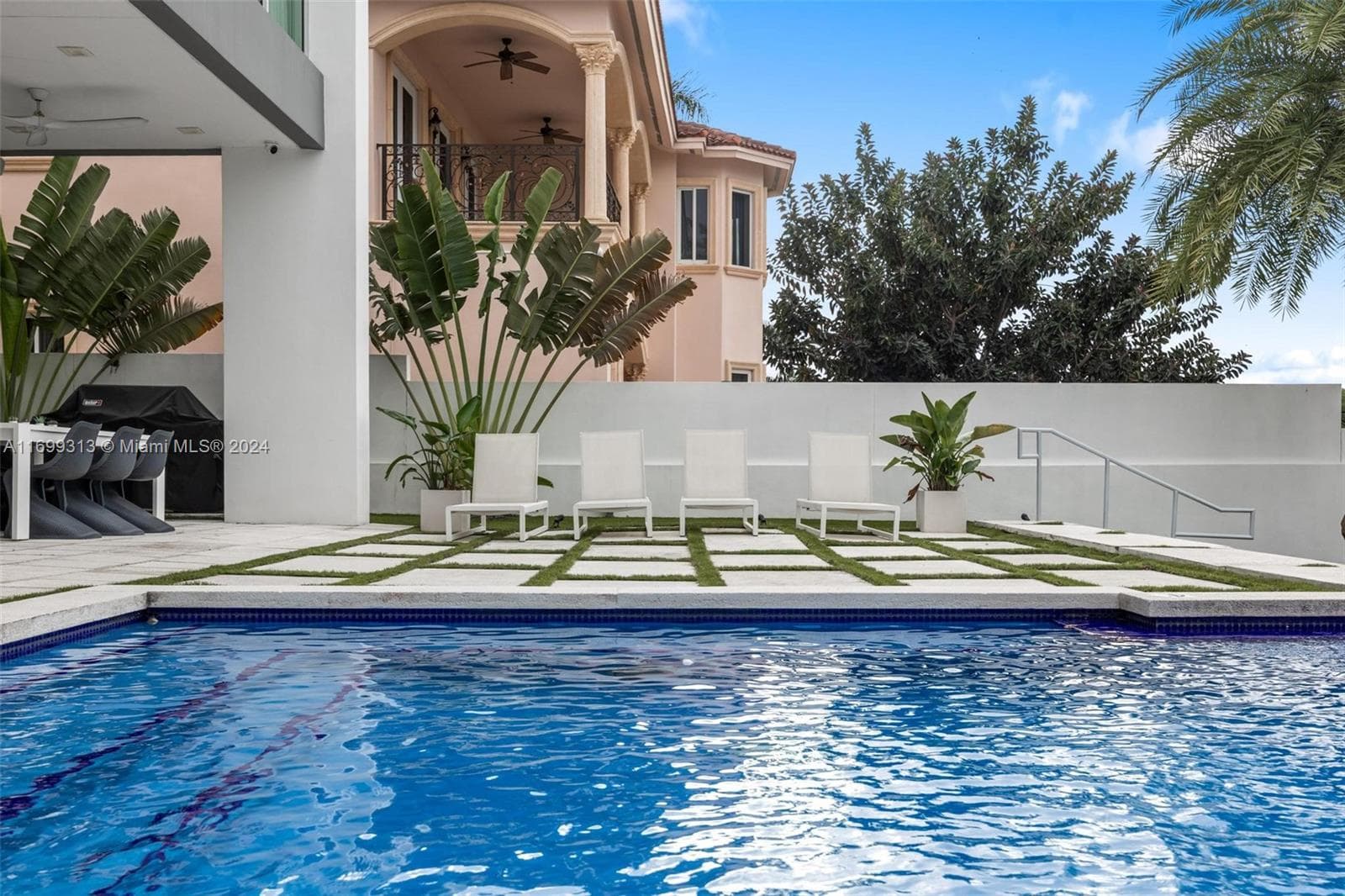 323 Atlantic Ave, Sunny Isles Beach FL 33160 — 3