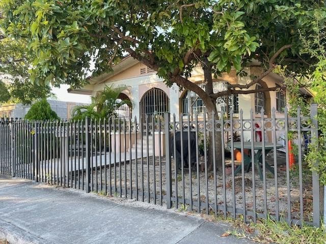 161 NW 35th St, Miami FL 33127 — 27