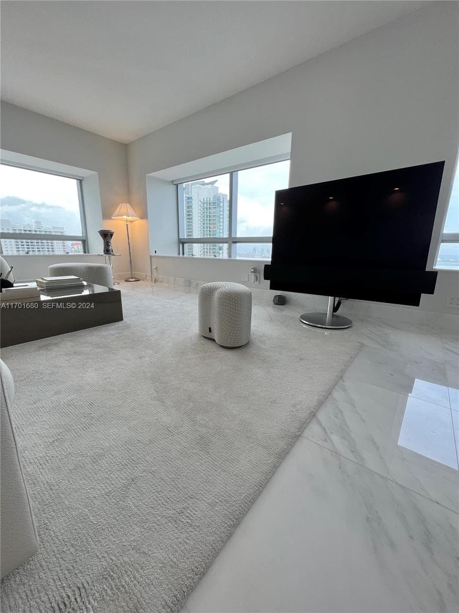 1435 Brickell Ave # 3307, Miami FL 33131 — 52