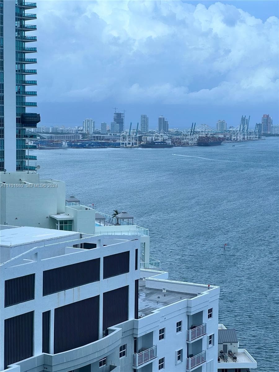 1435 Brickell Ave # 3307, Miami FL 33131 — 46