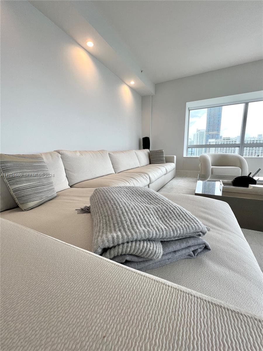1435 Brickell Ave # 3307, Miami FL 33131 — 53