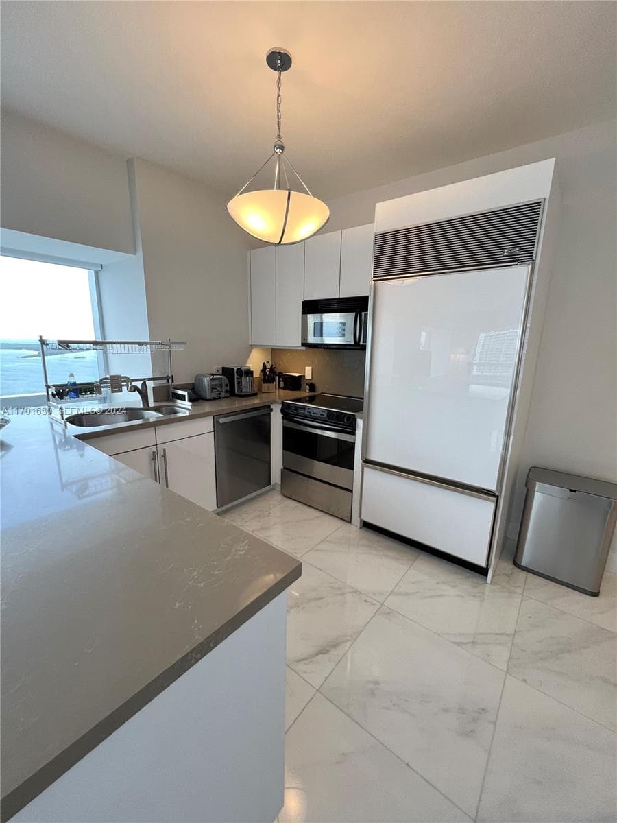 1435 Brickell Ave # 3307, Miami FL 33131 — 49