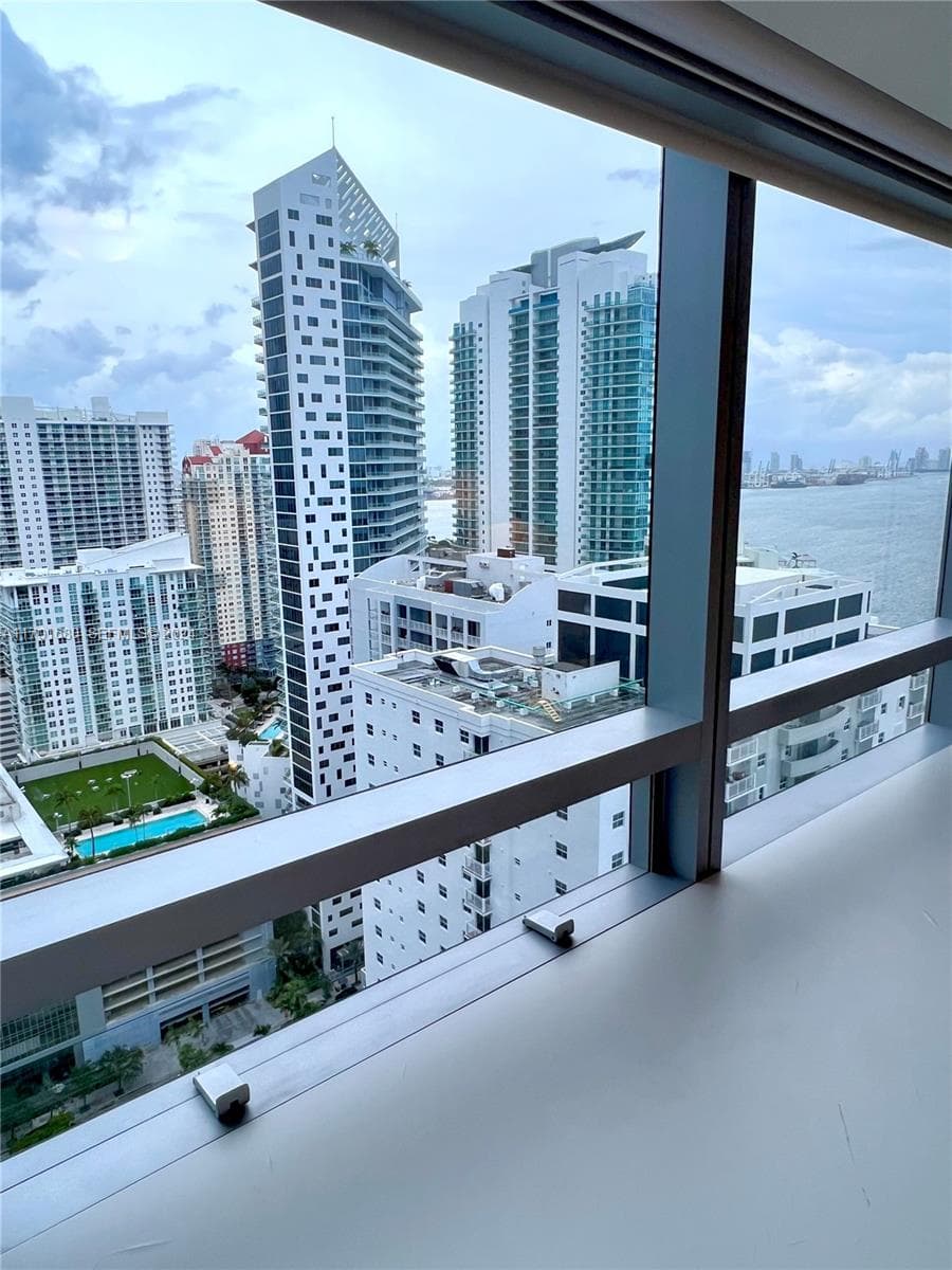 1435 Brickell Ave # 3307, Miami FL 33131 — 37