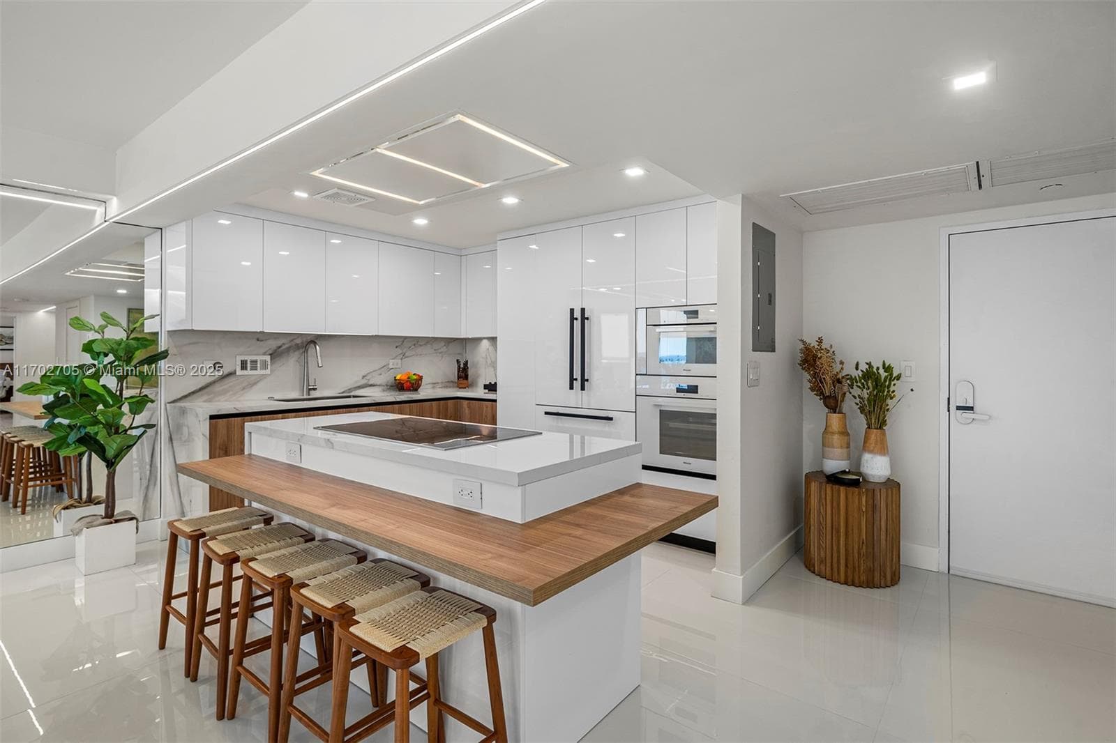 Roney Palace Condo, Miami Beach, FL — 7