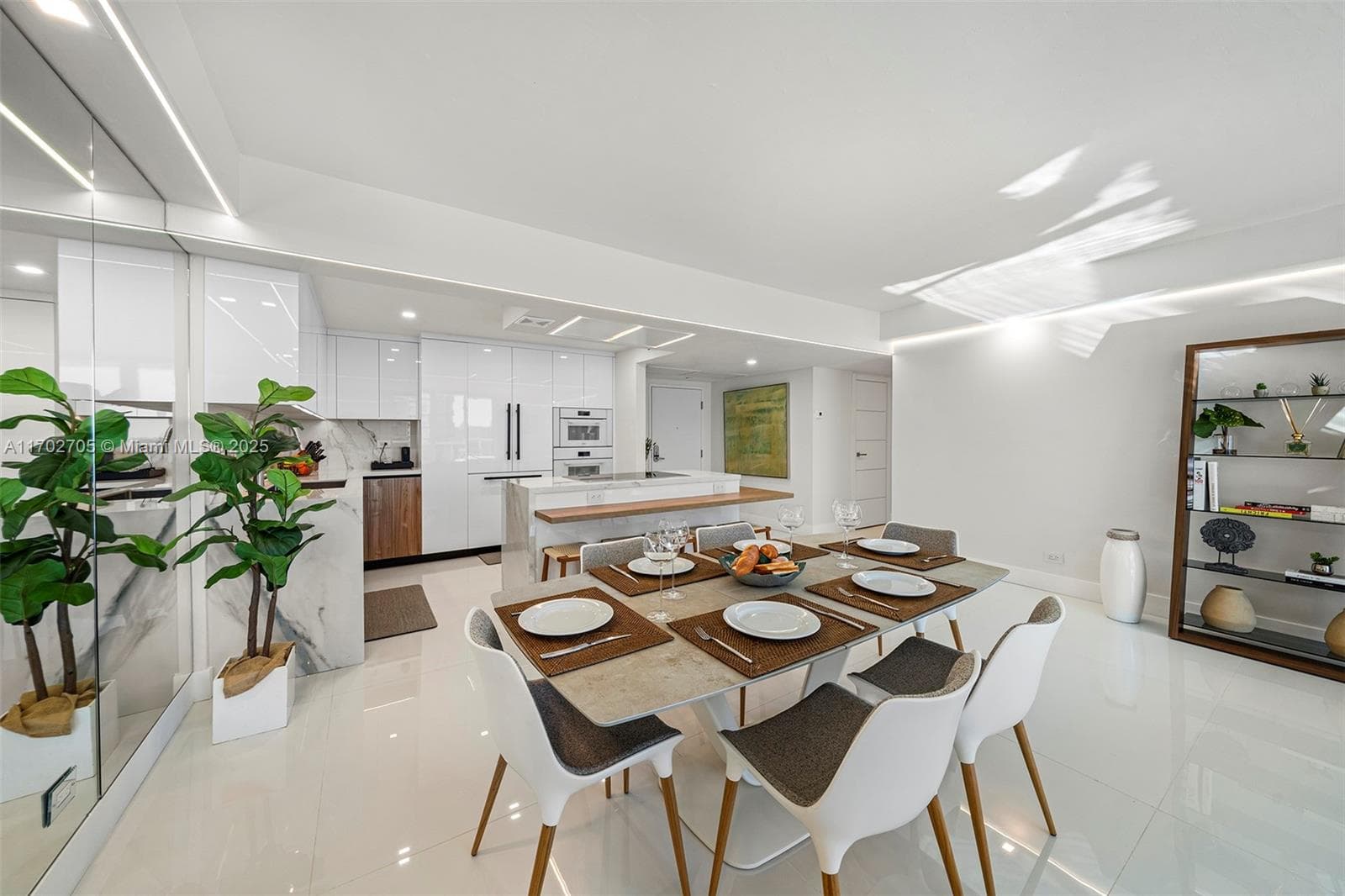 Roney Palace Condo, Miami Beach, FL — 9