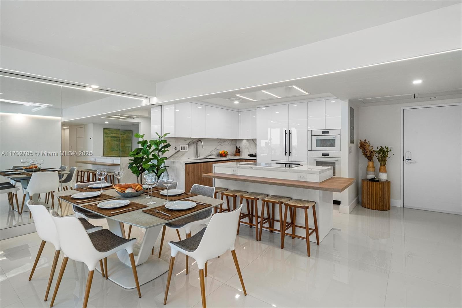Roney Palace Condo, Miami Beach, FL — 8