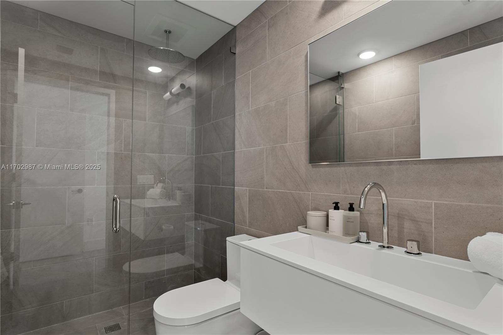 6800 Indian Creek Dr, Miami Beach FL 33141 — 25